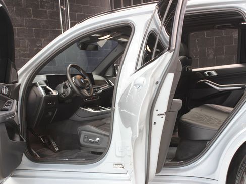 Used 2024 BMW X5 sDrive40i w/ M Sport Package image 27