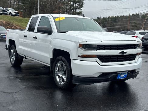 Used 2019 Chevrolet Silverado 1500 Custom image 1
