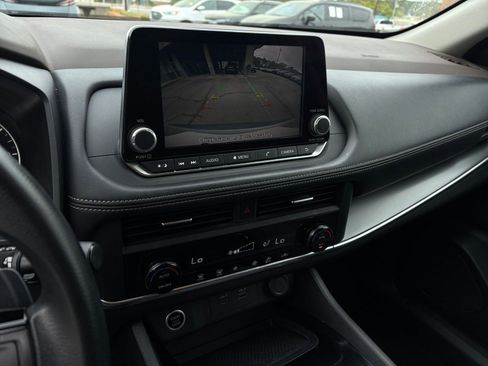 Used 2023 Nissan Rogue SV image 25