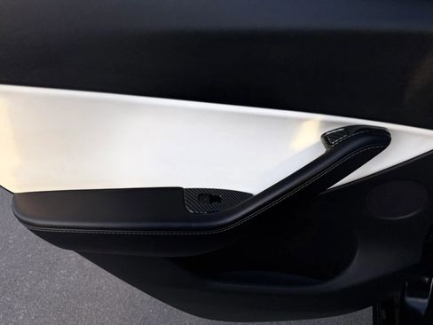 Used 2022 Tesla Model Y Long Range AWD/4WD image 18