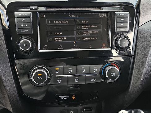 Used 2021 Nissan Rogue Sport S image 23