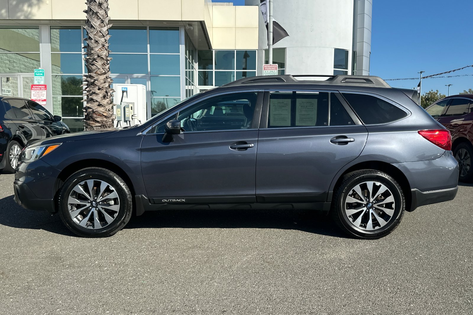 Used 2017 Subaru Outback 2.5i Limited w/ Popular Package #5 AWD/4WD image 7