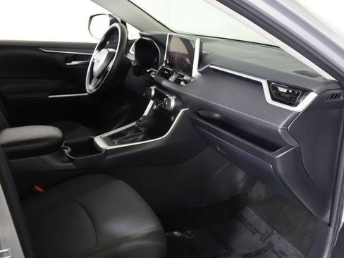 Used 2025 Toyota RAV4 XLE FWD image 21