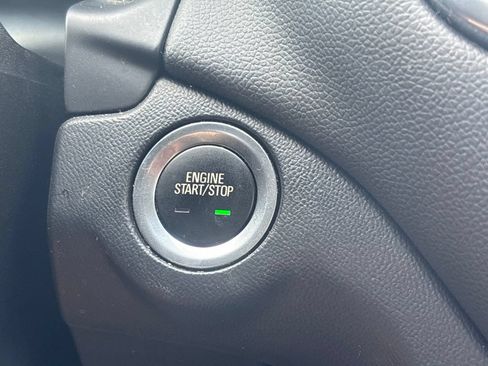 Used 2022 Chevrolet Equinox LT FWD image 18