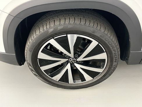 Used 2023 Volkswagen Taos SE image 11