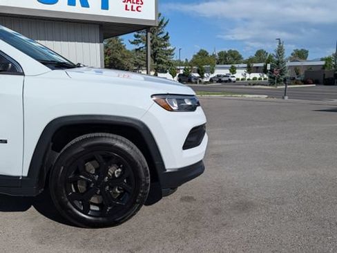Used 2024 Jeep Compass Latitude AWD/4WD image 19