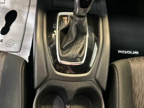 Used 2020 Nissan Rogue SV image 29