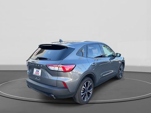 Used 2022 Ford Escape SE w/ SE Sport Appearance Package image 5