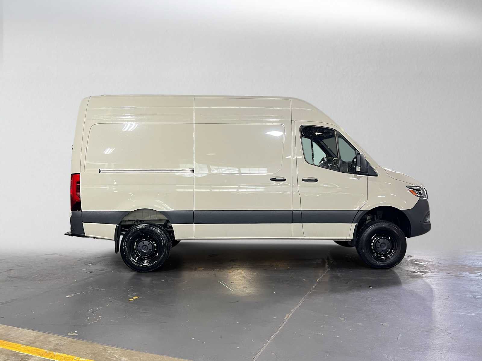 Used 2026 Mercedes-Benz Sprinter 2500 image 2
