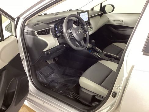 Used 2025 Toyota Corolla LE FWD image 27