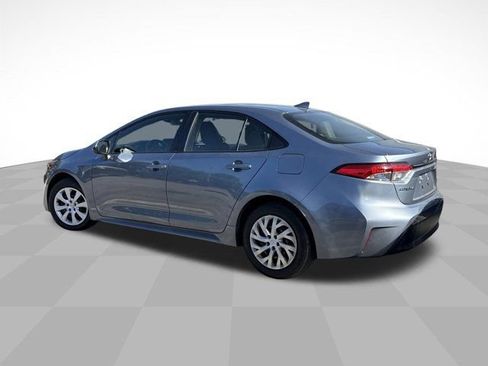 Used 2023 Toyota Corolla LE image 3