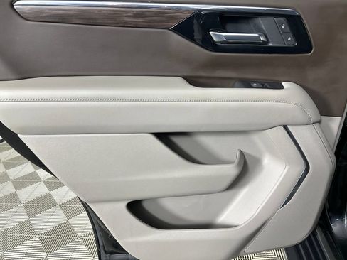 Used 2025 Chevrolet Tahoe LT RWD image 17