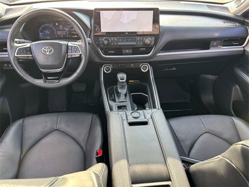 Used 2024 Toyota Grand Highlander Limited image 16