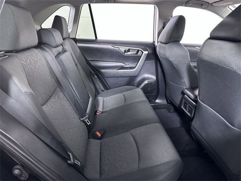 Used 2021 Toyota RAV4 XLE image 28