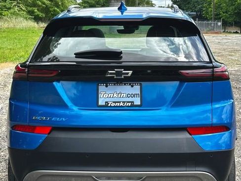 Used 2023 Chevrolet Bolt EUV Premier w/ Sun & Sound Package FWD image 8