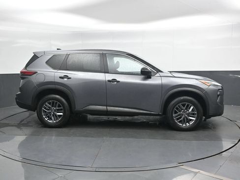 Used 2024 Nissan Rogue S AWD/4WD image 3