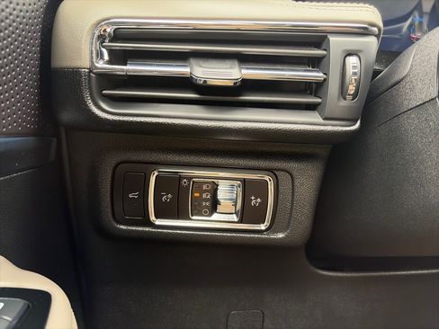 Used 2025 Lincoln Corsair AWD w/ Equipment Group 101A image 27
