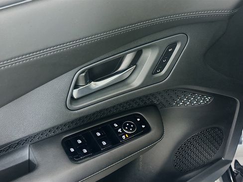 Used 2023 Nissan Ariya FWD image 15