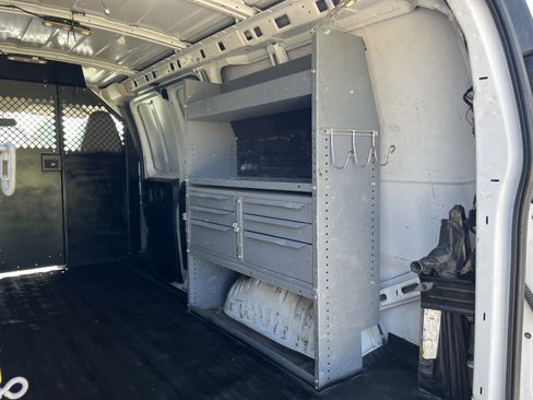 Used 2017 Chevrolet Express 2500 image 14