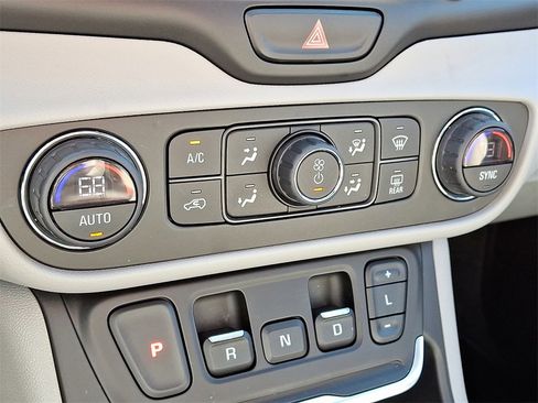 Certified 2020 GMC Terrain SLT w/ Preferred Package image 16