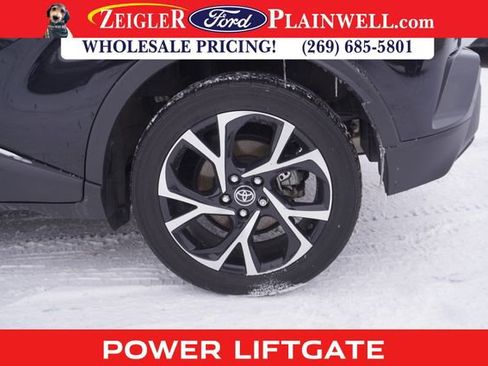 Used 2022 Toyota C-HR XLE image 8