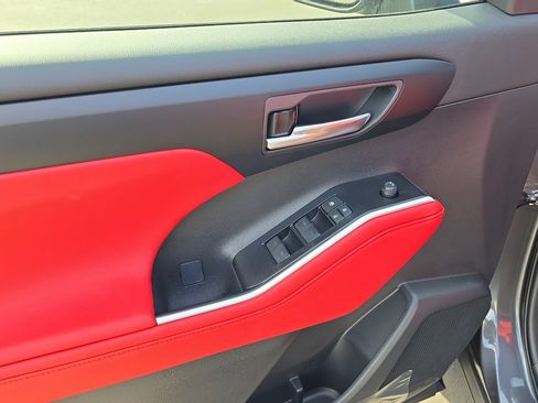 New 2025 Toyota Highlander XSE image 13