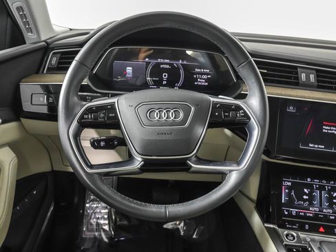 Used 2024 Audi Q8 e-tron Premium Plus w/ Premium Plus Package image 25