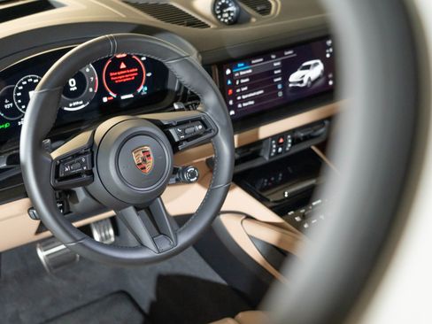 Used 2025 Porsche Cayenne GTS AWD/4WD image 14