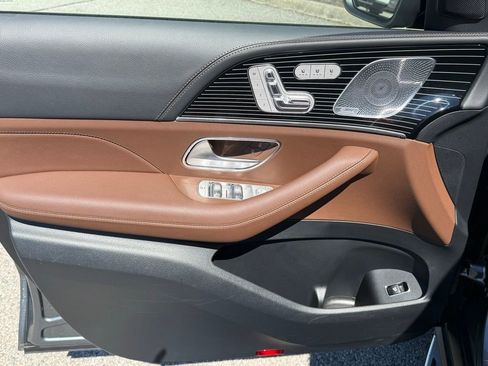 Used 2025 Mercedes-Benz GLS 580 4MATIC image 14