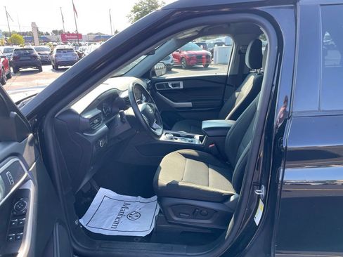 Used 2024 Ford Explorer XLT AWD/4WD image 9