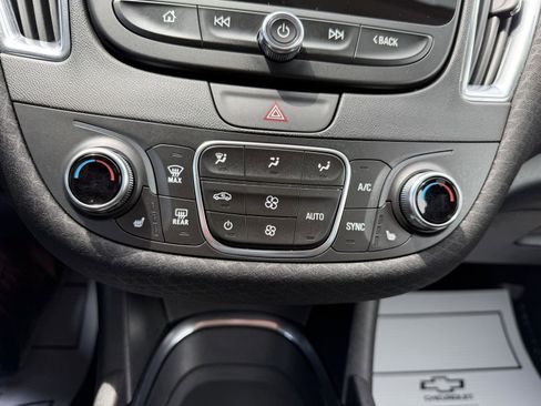 Used 2019 Chevrolet Malibu LT FWD image 16