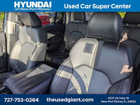 Used 2023 Honda Pilot Touring image 3