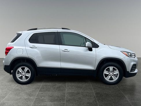 Used 2022 Chevrolet Trax LT w/ Driver Confidence Package image 8