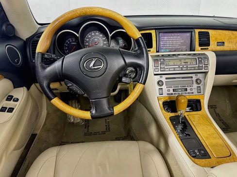 Used 2004 Lexus SC 430 Convertible RWD image 23