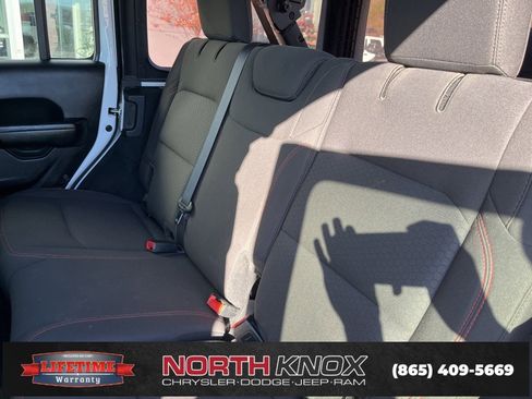 Used 2022 Jeep Wrangler Unlimited Rubicon w/ Steel Bumper Group image 14