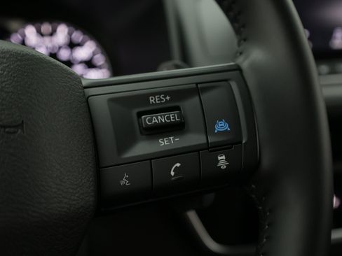Used 2025 Nissan Rogue SV AWD/4WD image 31