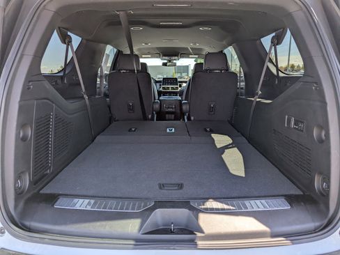 Certified 2022 Chevrolet Suburban Z71 w/ Luxury Package AWD/4WD image 39