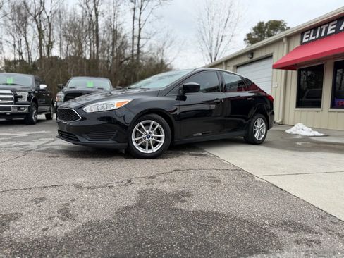 Used 2018 Ford Focus SE image 3