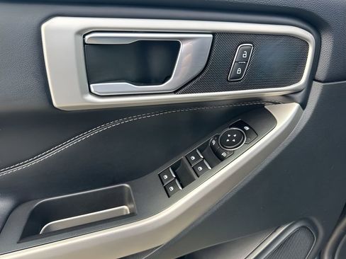 Used 2022 Ford Explorer XLT w/ Equipment Group 202A image 26