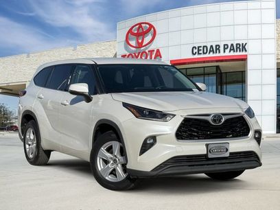 Used 2021 Toyota Highlander LE