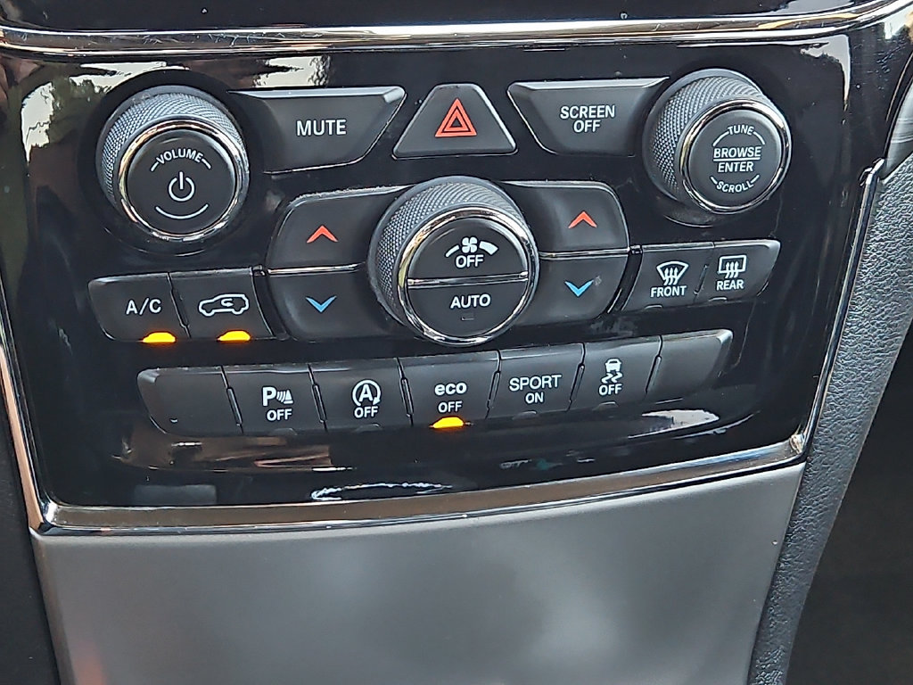Used 2019 Jeep Grand Cherokee Altitude RWD image 27