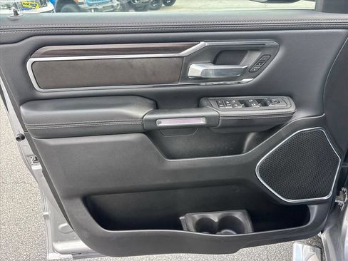 Used 2025 RAM 1500 Laramie w/ Sport Appearance Package AWD/4WD image 9