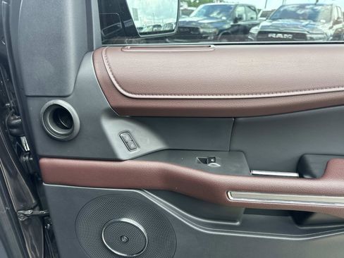 Used 2024 Ford Expedition Limited RWD image 15