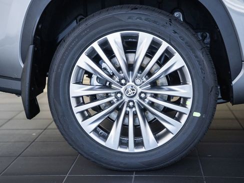 New 2026 Toyota Highlander Platinum AWD/4WD image 19