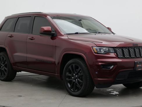 Used 2020 Jeep Grand Cherokee Altitude AWD/4WD image 3