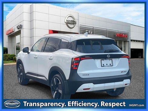 Certified 2025 Nissan Kicks SR image 8