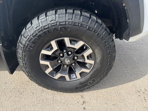 Used 2017 Toyota Tacoma TRD Off-Road w/ Tow Package image 10