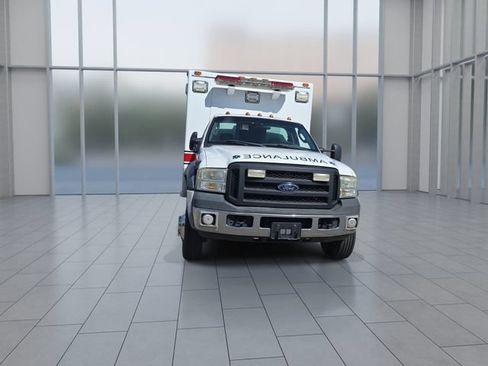 Used 2007 Ford F450 2WD Regular Cab Super Duty image 3