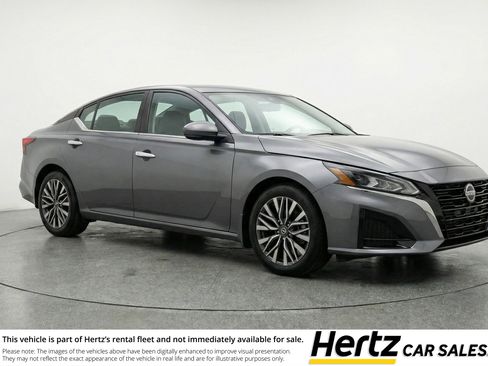 Used 2025 Nissan Altima 2.5 SV image 1