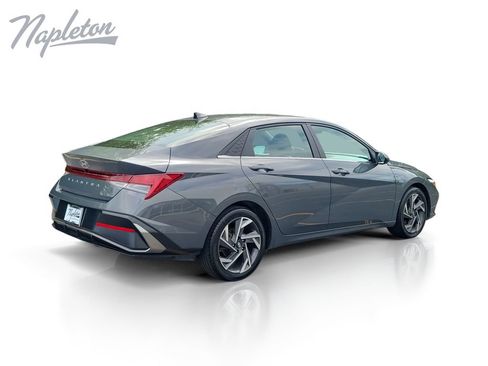 Used 2025 Hyundai Elantra SEL FWD image 6